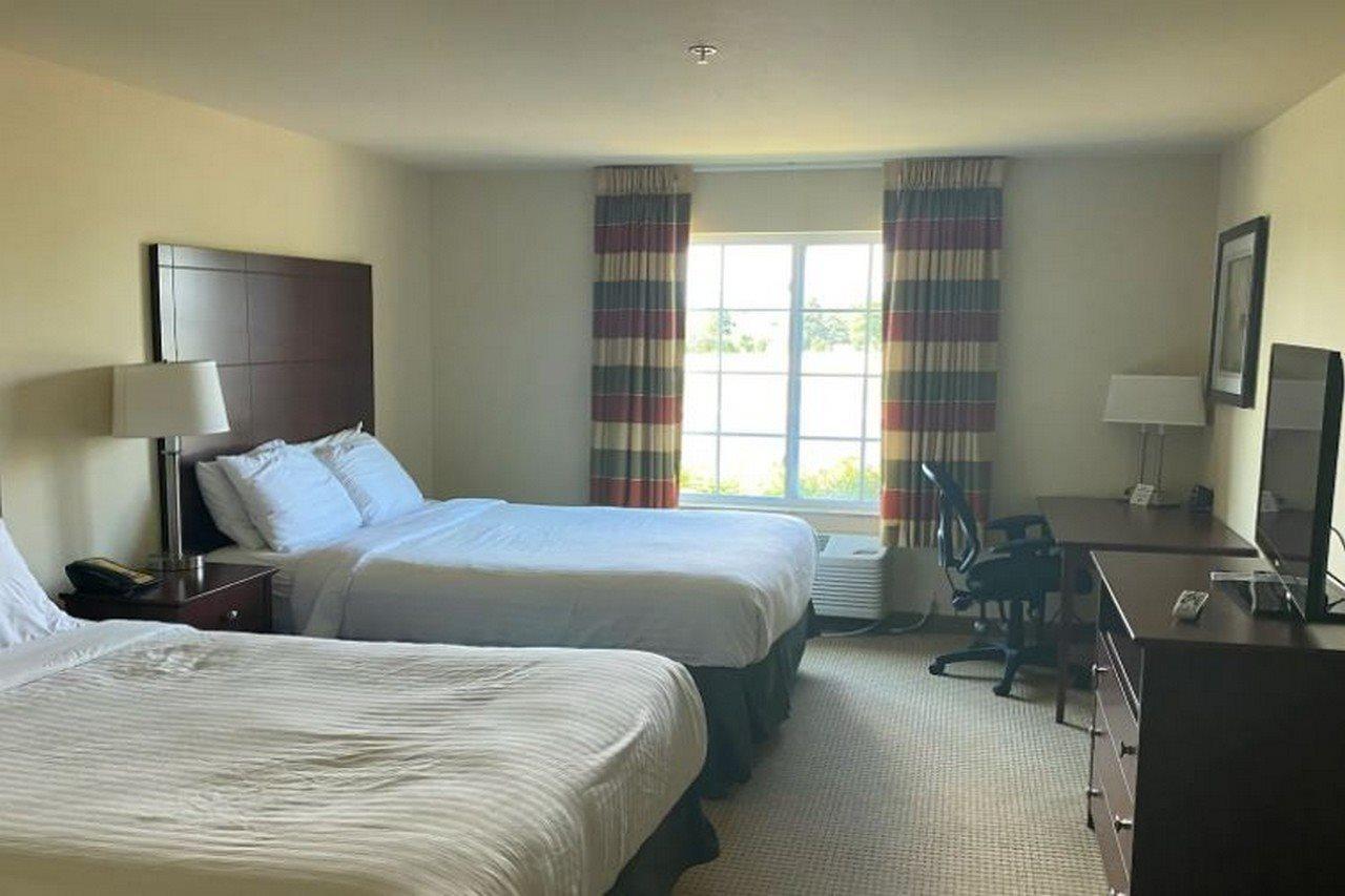 Americinn By Wyndham Ошкош Екстериор снимка