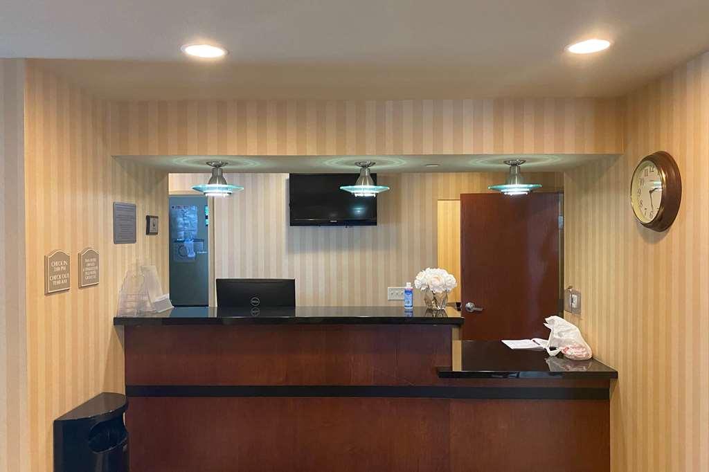 Americinn By Wyndham Ошкош Екстериор снимка